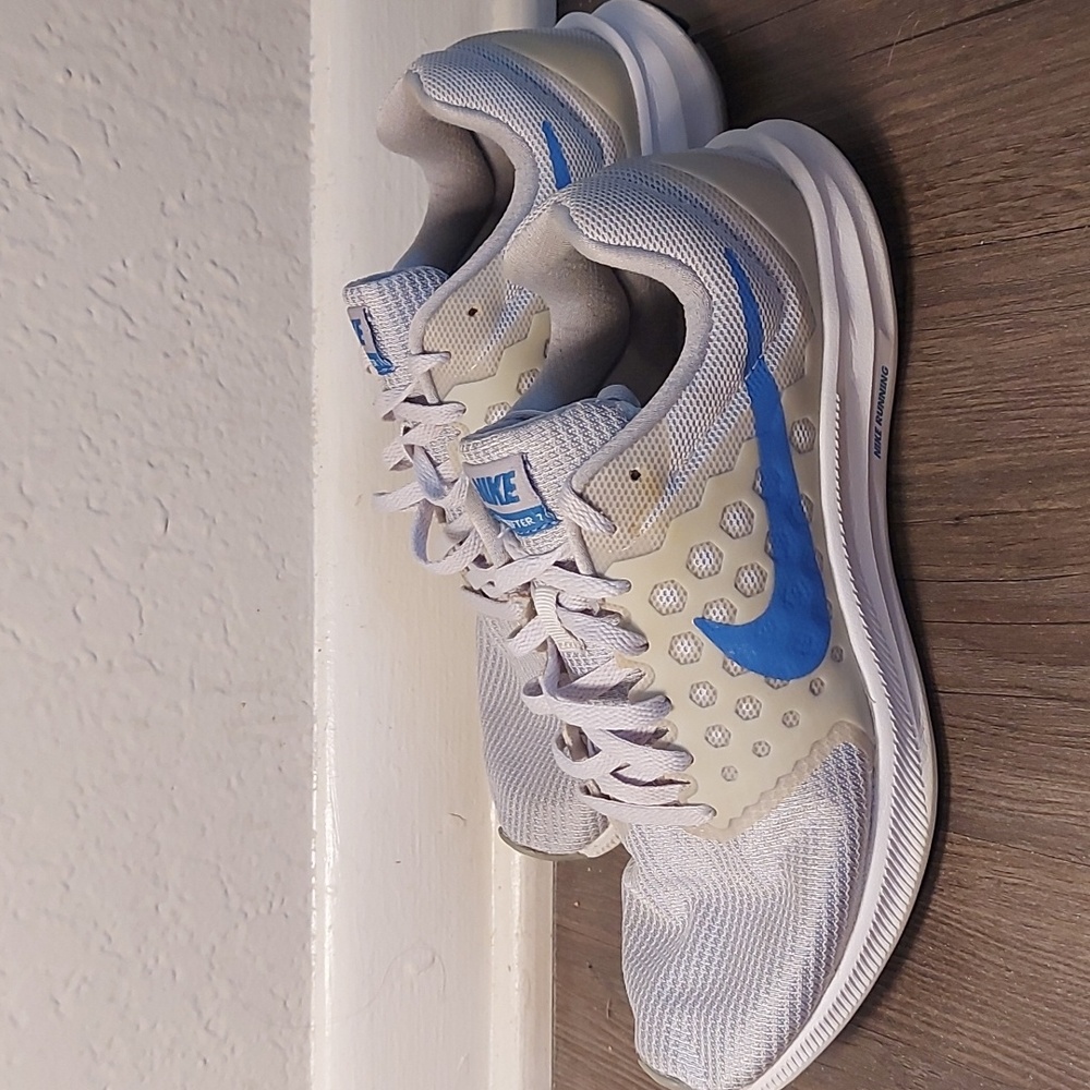 Nike Womens Gray Downshifter 7 Running Shoes Size 8.5